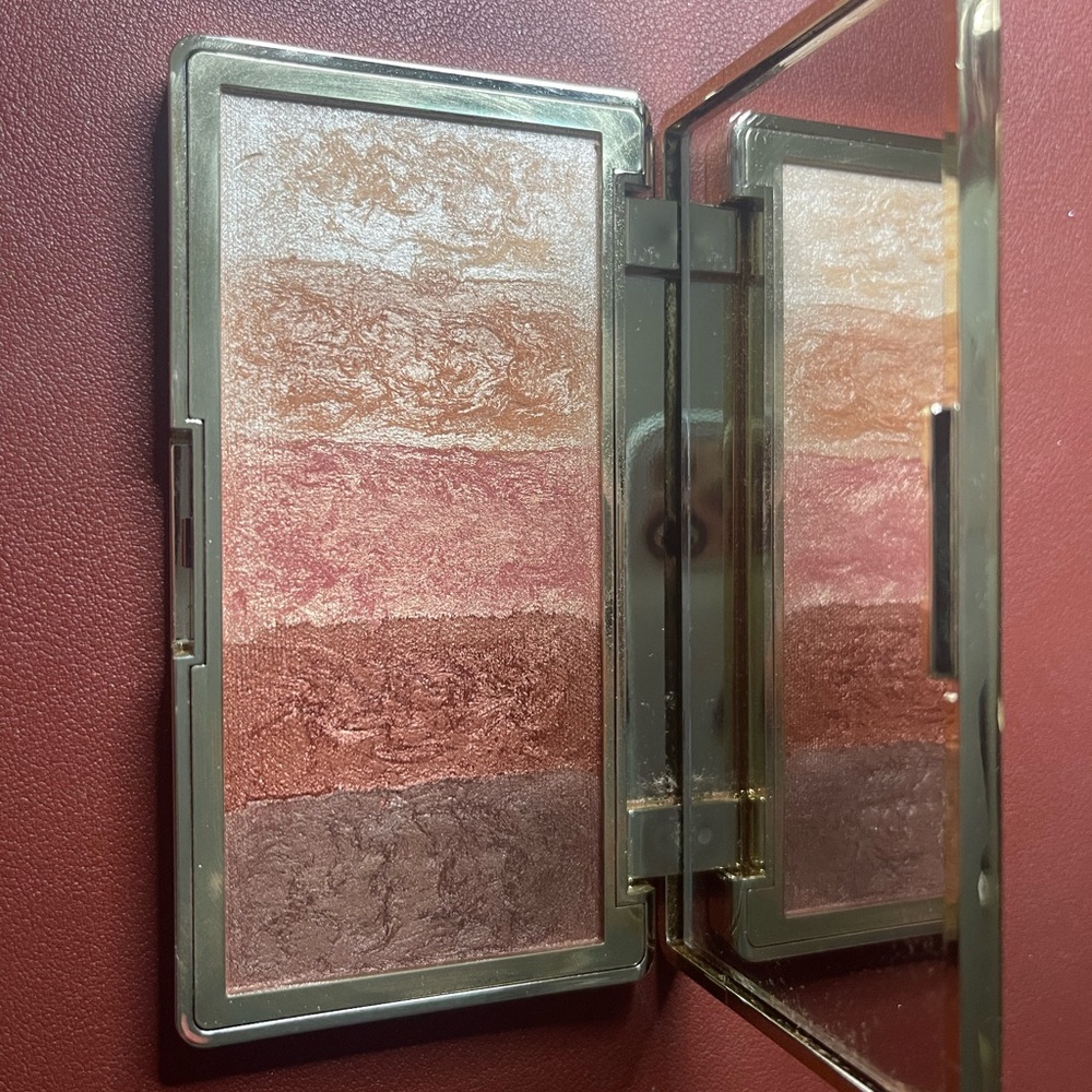 touch in SOL Highlighter Palette